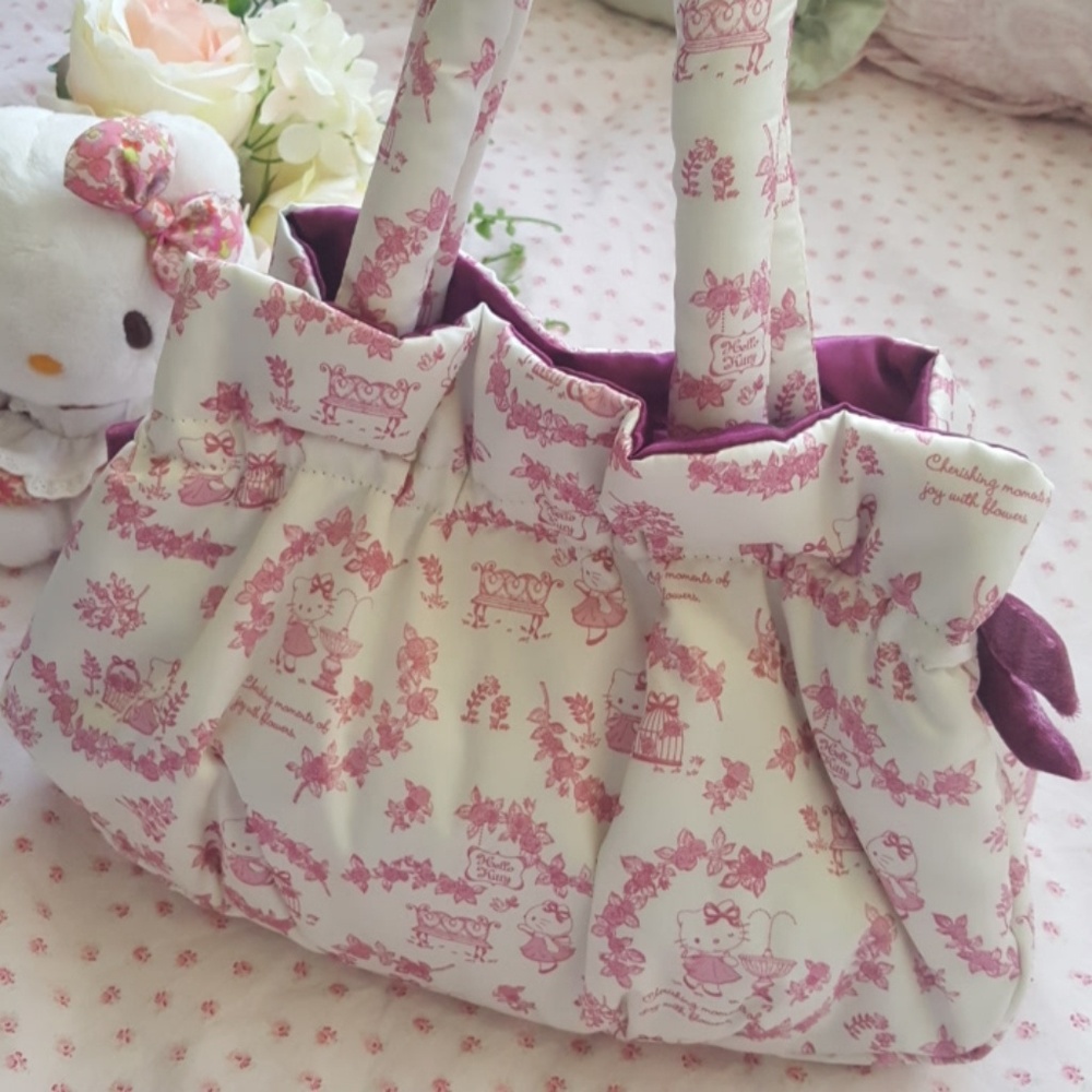 Hello Kitty Questina Satin Victorian Purse satchel - Picture 4 of 8